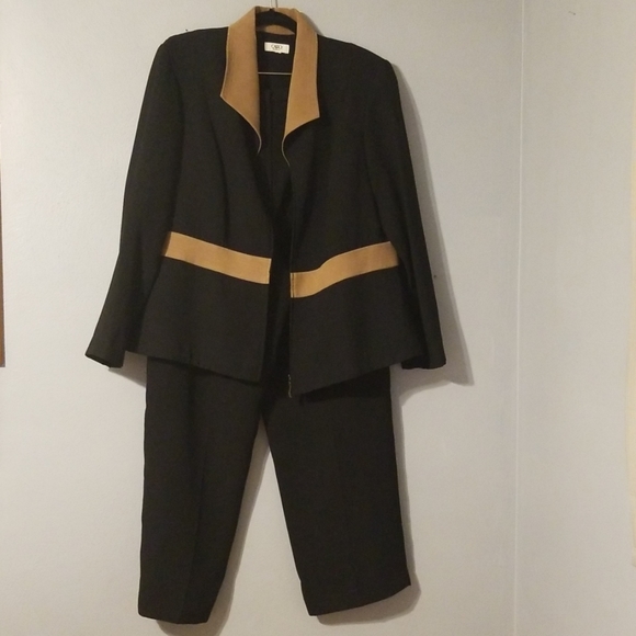 Pant Suit - Picture 3 of 6